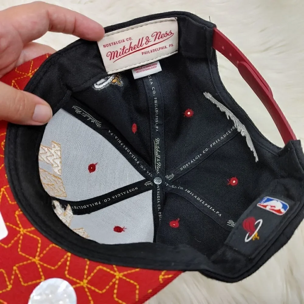 Mitchell & Ness Adjustable Fit NBA DYNAMITE SNAPBACK CUR HEAT